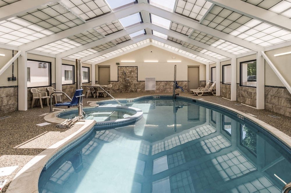 Comfort Inn & Suites West Springfield