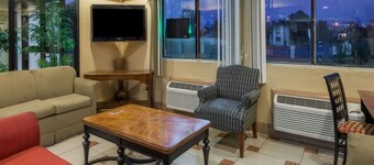 Super 8 by Wyndham Hartford