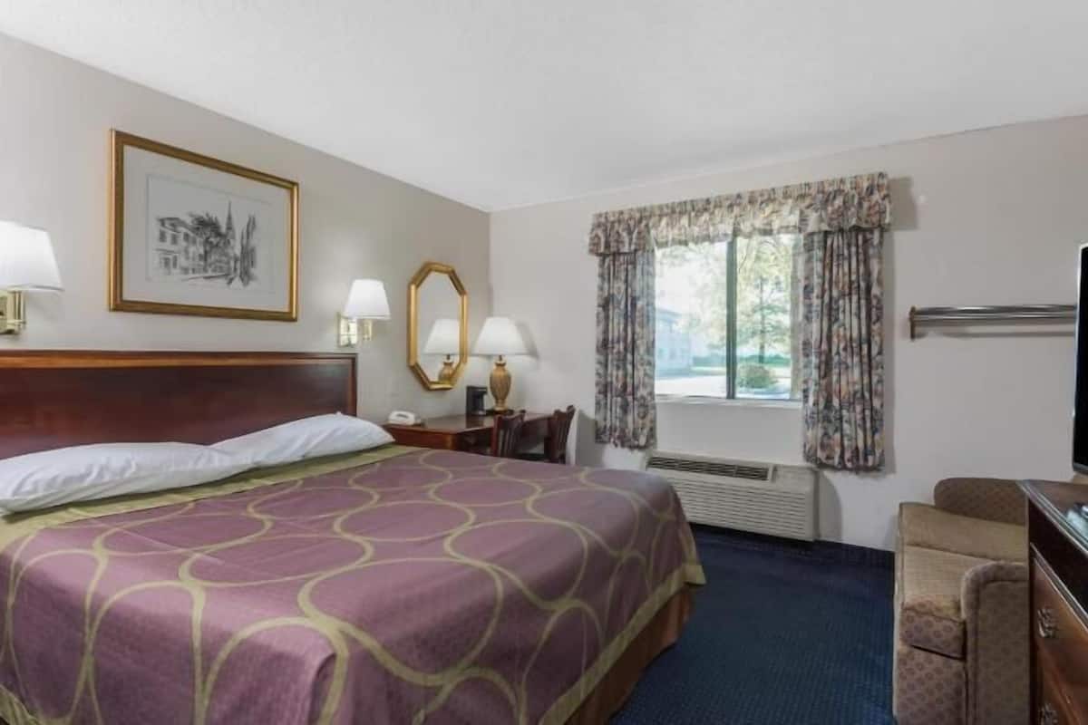 Desk, iron/ironing board, free cribs/infant beds, free WiFi