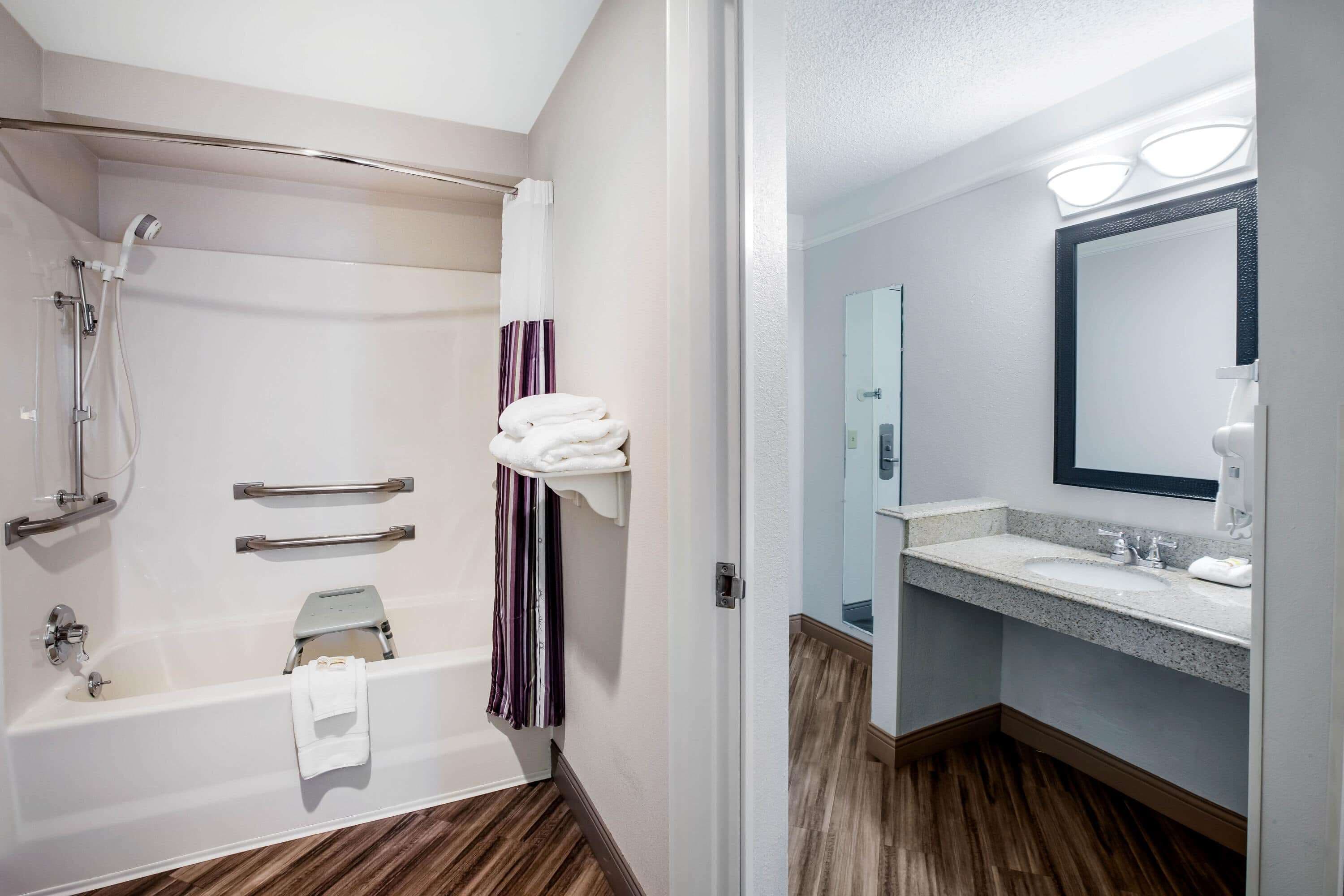 room, 1 king bed, accessible, non smoking (mobility, tub w/ grab bars) | bathroom | combined shower/bathtub, free toiletries, hair dryer, towels