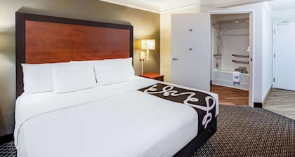 La Quinta Inn & Suites by Wyndham Houston Baytown East