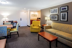 Family Suite, 1 King Bed | Premium bedding, desk, blackout drapes, iron/ironing board