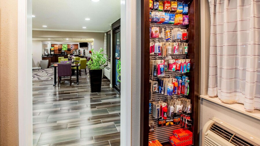 La Quinta Inn & Suites by Wyndham Houston Baytown East