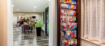 La Quinta Inn & Suites by Wyndham Houston Baytown East