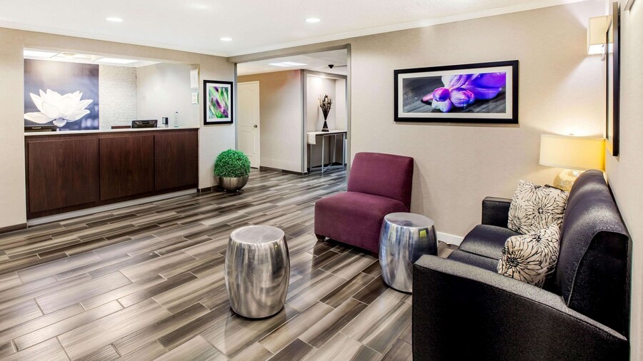 La Quinta Inn & Suites by Wyndham Houston Baytown East