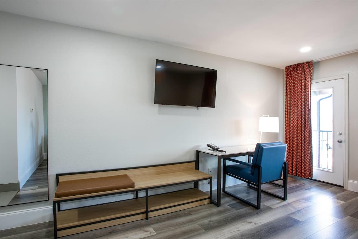 1 bedroom, premium bedding, pillow-top beds, individually furnished