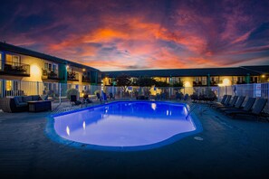 Seasonal outdoor pool, open 9:00 AM to 10:00 PM, pool umbrellas - Hotel Elev8 Flagstaff, Trademark Collection by Wyndham (Flagstaff)