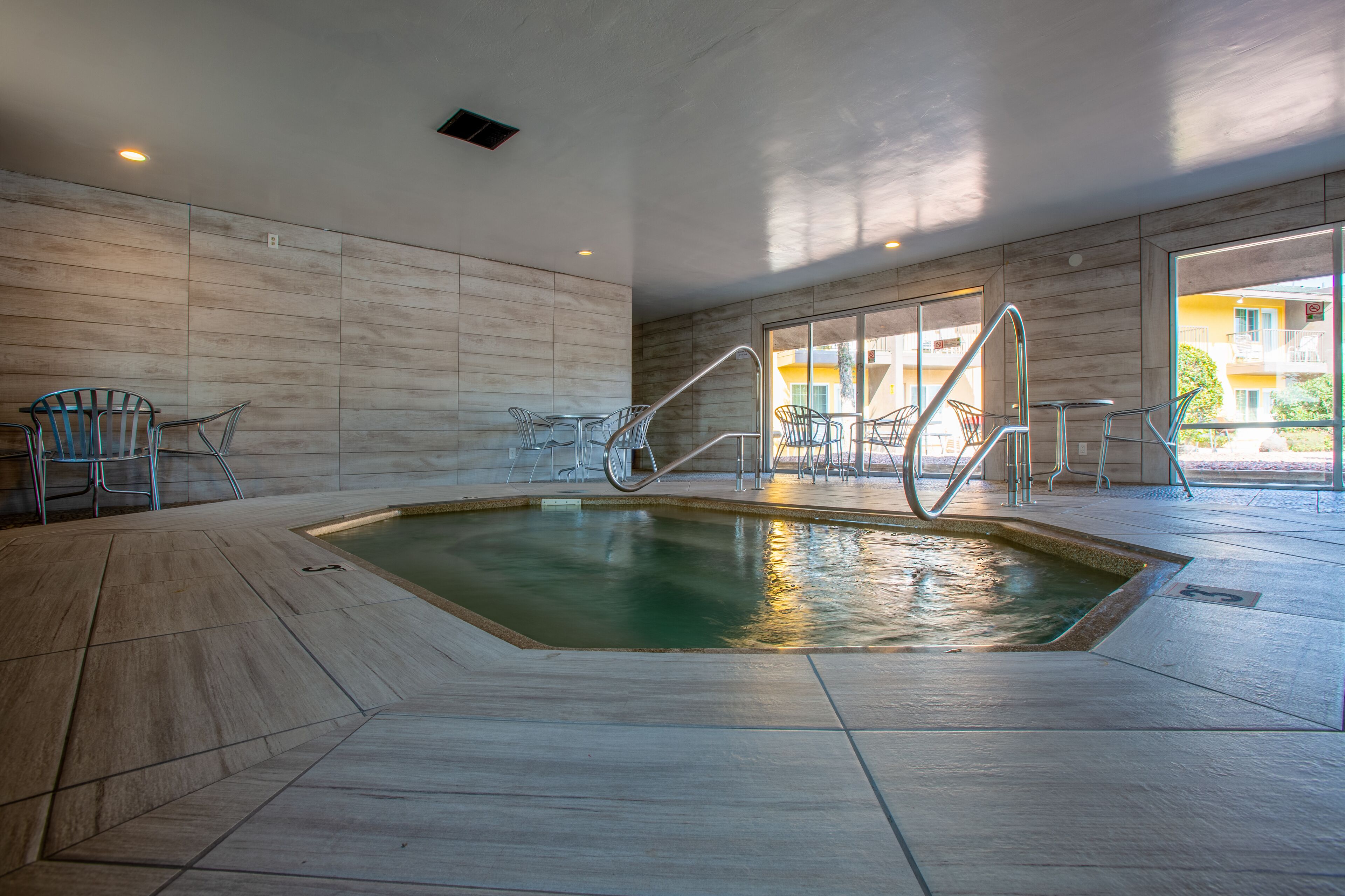 indoor spa tub