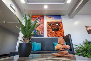 Lobby - Hotel Elev8 Flagstaff, Trademark Collection by Wyndham (Flagstaff)