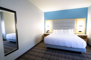 Suite, 1 King Bed, Non Smoking, Jetted Tub | Hypo-allergenic bedding, in-room safe, desk, laptop workspace