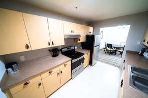 Suite, 1 King Bed, Non Smoking, Kitchen (Presidential)