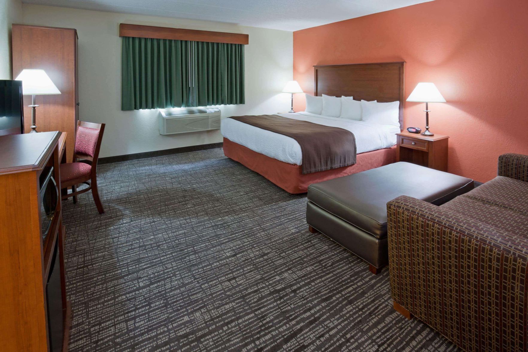 1 bedroom, premium bedding, desk, laptop workspace