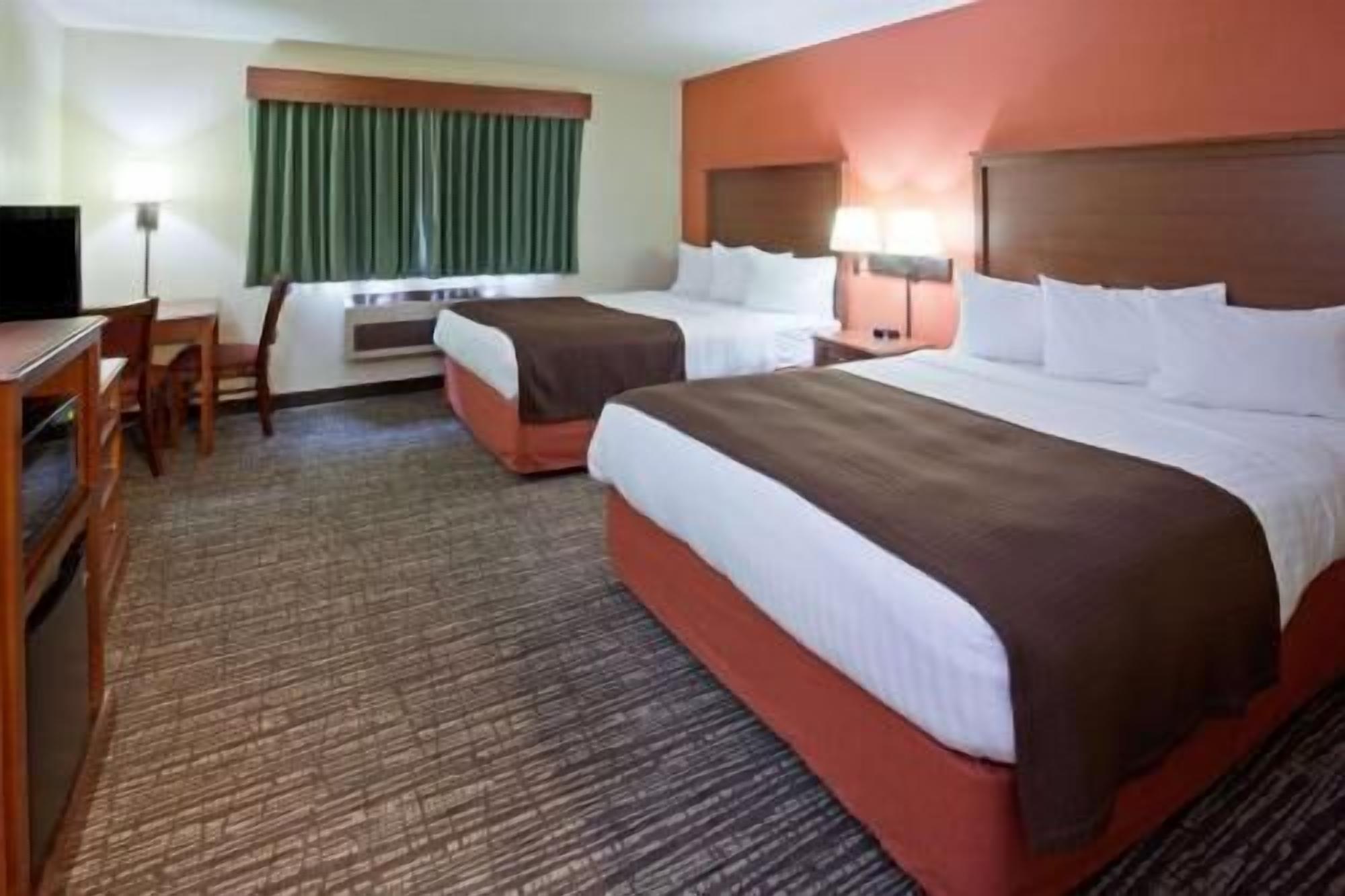 1 bedroom, premium bedding, desk, laptop workspace