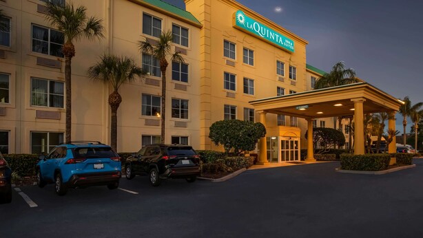A hotel with a sign reading "La Quinta Inn & Suites" and a covered entrance.