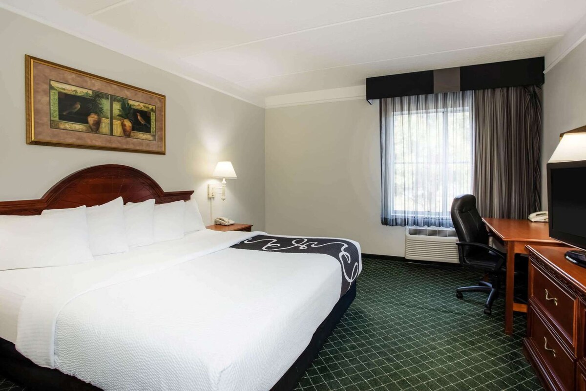 Deluxe Room, 1 King Bed, Non Smoking