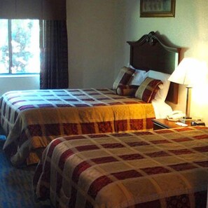 Two queen beds non smoking | Iron/ironing board, free WiFi, bed sheets, alarm clocks - Western Motel Inn and Suites Hazlehurst (Hazlehurst)