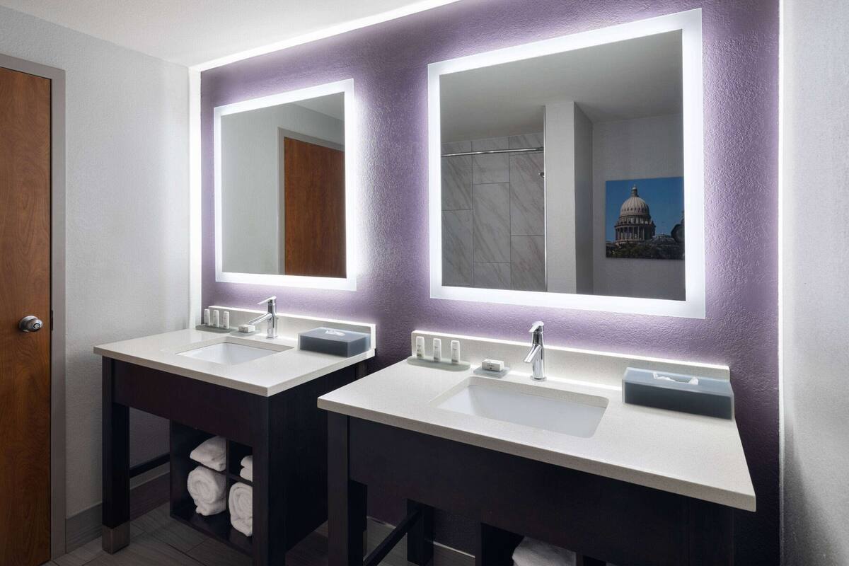 combined shower/bathtub, free toiletries, hair dryer, towels