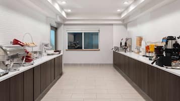 Free daily continental breakfast