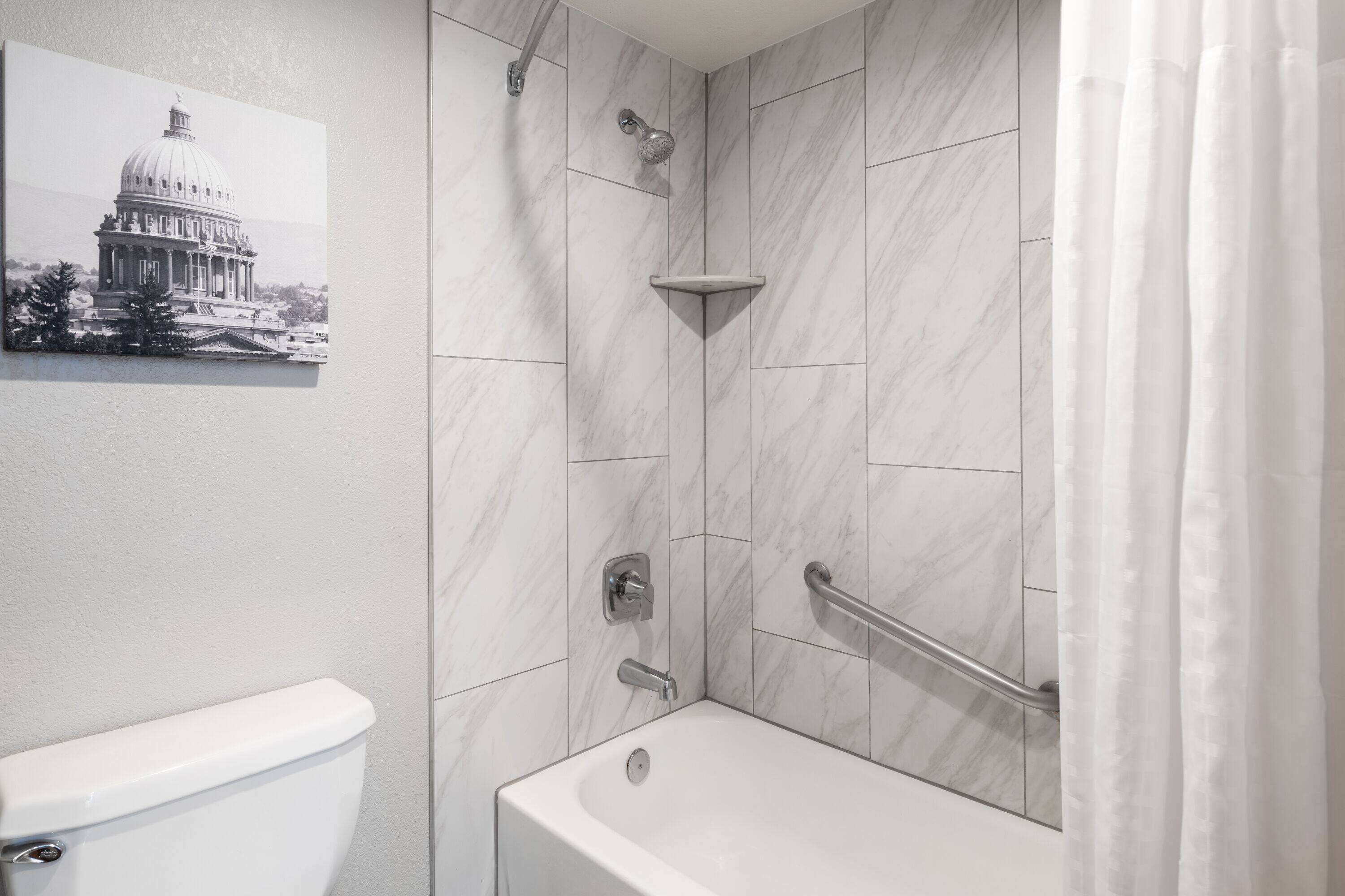 combined shower/bathtub, free toiletries, hair dryer, towels