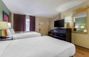 Estudio, 2 camas dobles, no fumadores | Escritorio, tabla de planchar con plancha, wifi gratis y ropa de cama