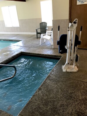 Indoor spa tub