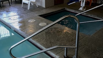 Indoor spa tub