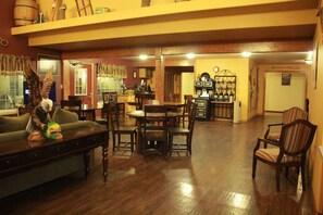 Lobby lounge
