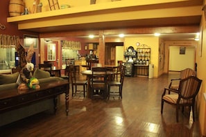 Lobby lounge