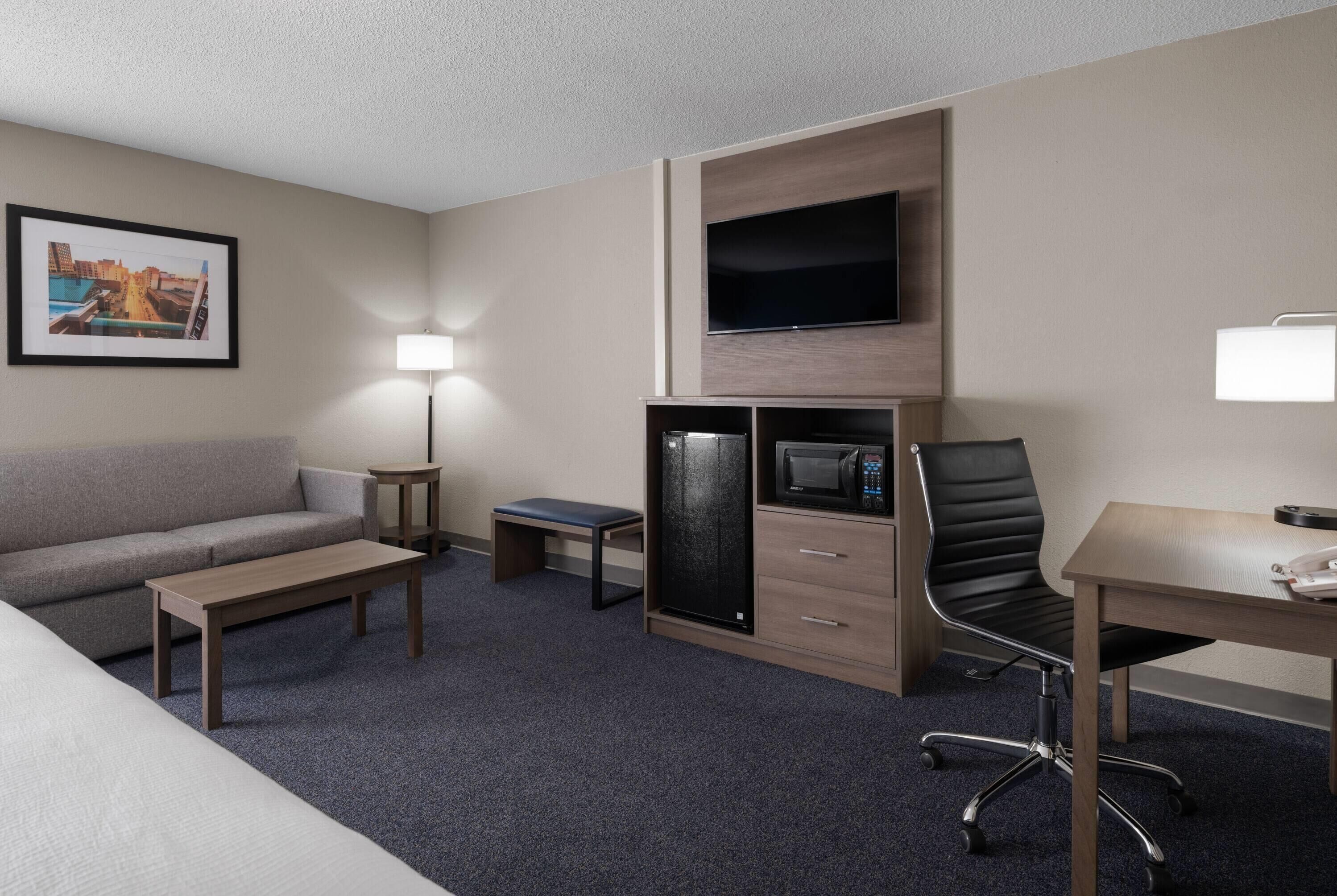 Studio Suite, 1 Tempat Tidur King, Bebas Asap Rokok | 1 kamar tidur, brankas, dan didekorasi berbeda-beda
