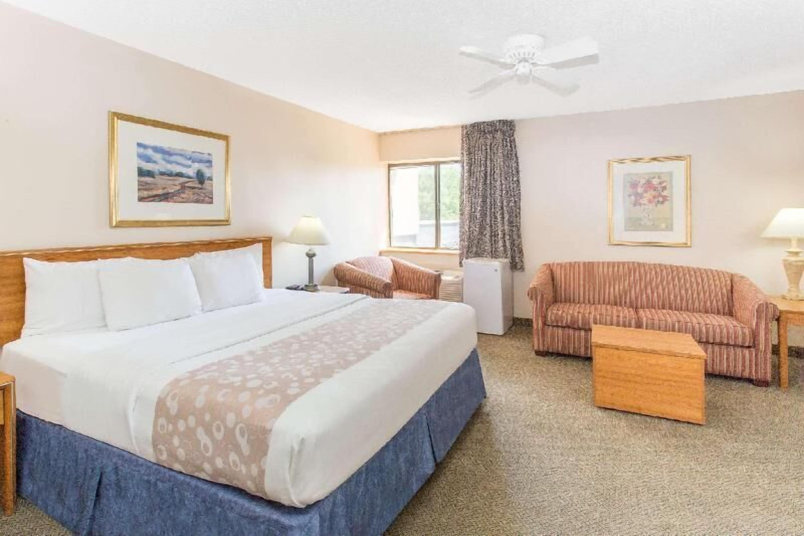 1 bedroom, in-room safe, individually decorated, individually furnished