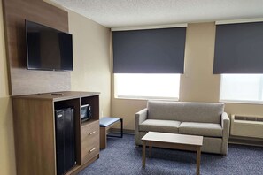 Studio Suite, 1 King Bed, Non Smoking | In-room safe, individually decorated, individually furnished, desk