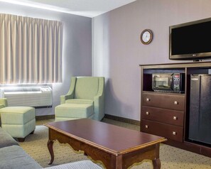 Chambre, 1 très grand lit et 1 canapé-lit, non-fumeur | Lit avec matelas à plateau-coussin, bureau, lit de bébé (supplément)