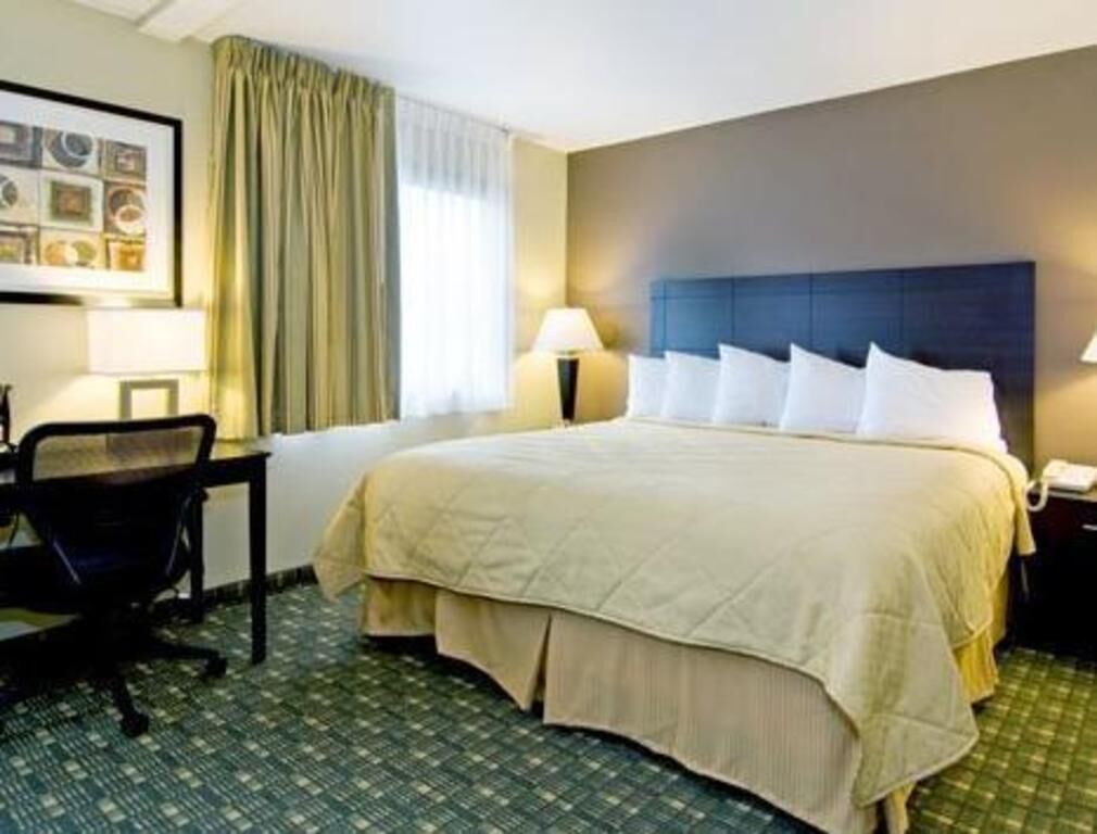 Desk, iron/ironing board, rollaway beds, free WiFi