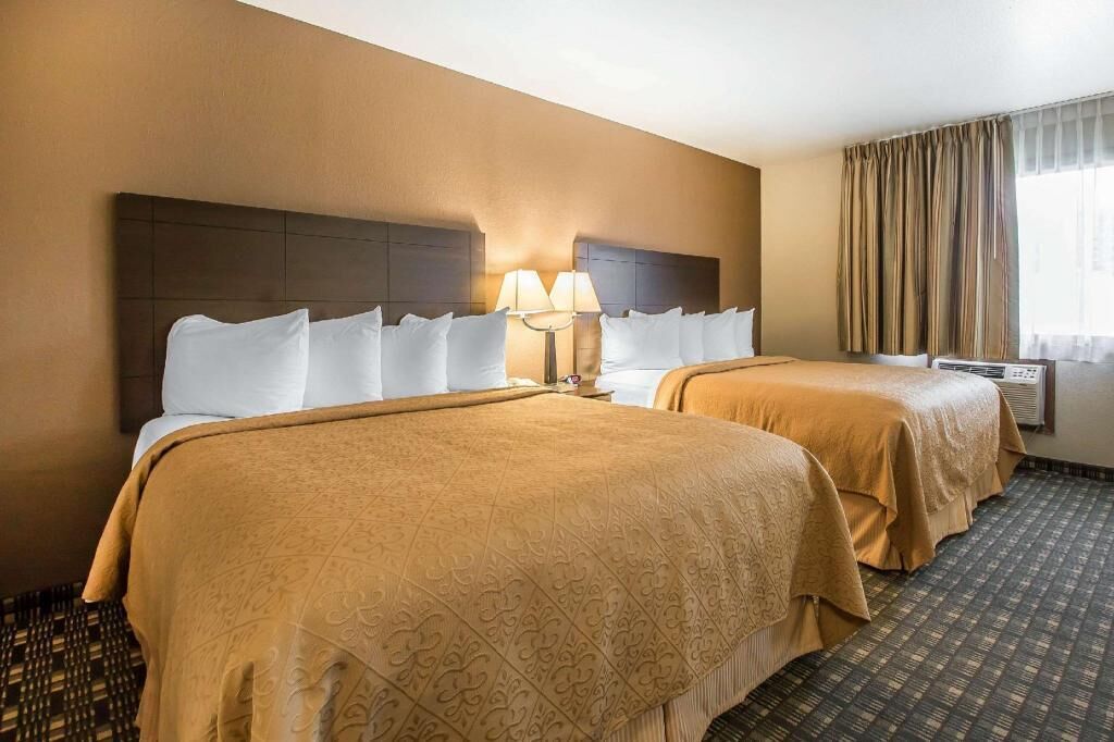 Desk, iron/ironing board, rollaway beds, free WiFi