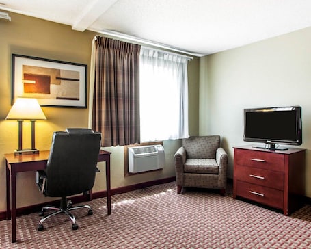 Standard Room, 2 Queen Beds, Non Smoking | Premium bedding, pillowtop beds, desk, iron/ironing board. Quality Inn & Suites Davenport near I-80