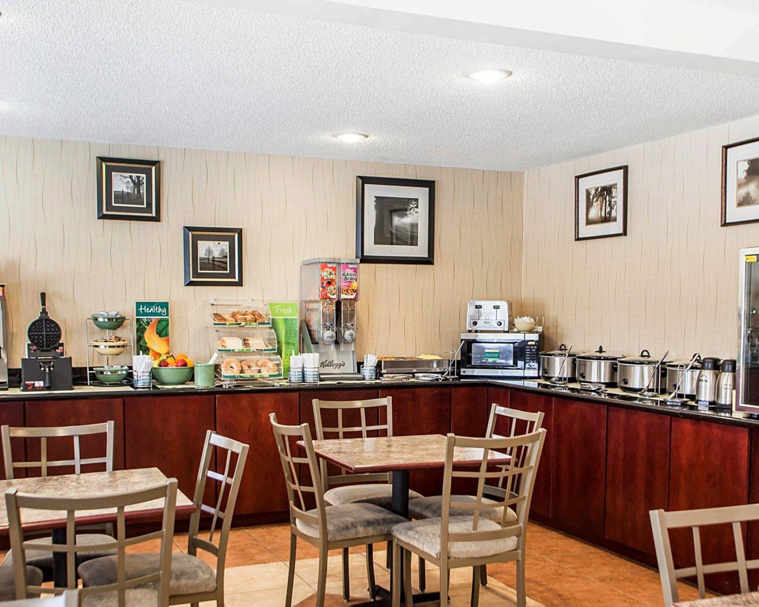 Café da manhã com buffet grátis todos os dias