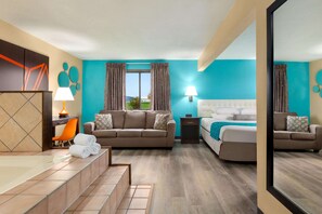 Suite monolocale Deluxe, 1 letto king, non fumatori | Una scrivania, tende oscuranti, ferro/asse da stiro