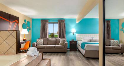 Howard Johnson by Wyndham Waterloo/Cedar Falls