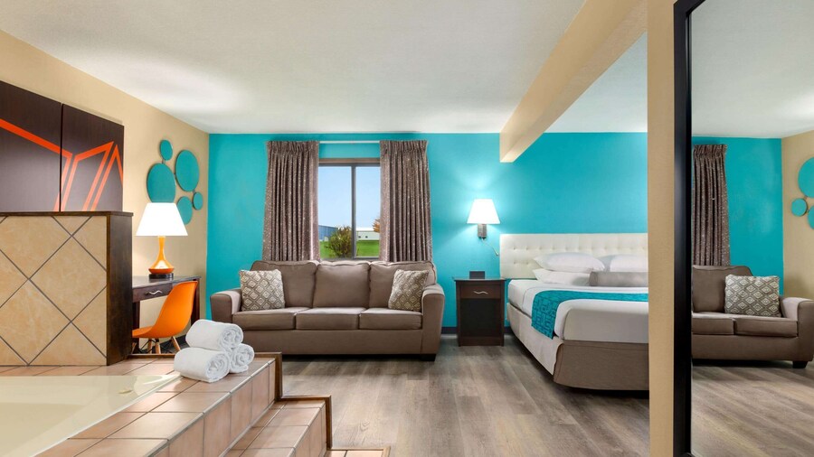 Howard Johnson by Wyndham Waterloo/Cedar Falls