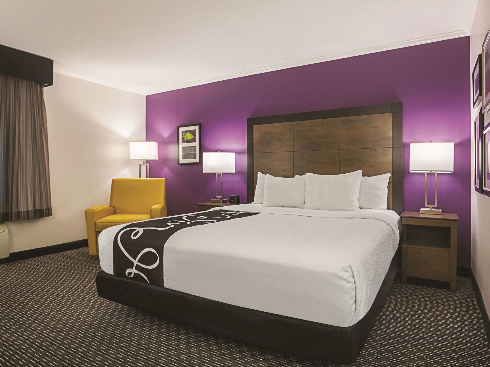 Premium bedding, desk, iron/ironing board, free cots/infant beds