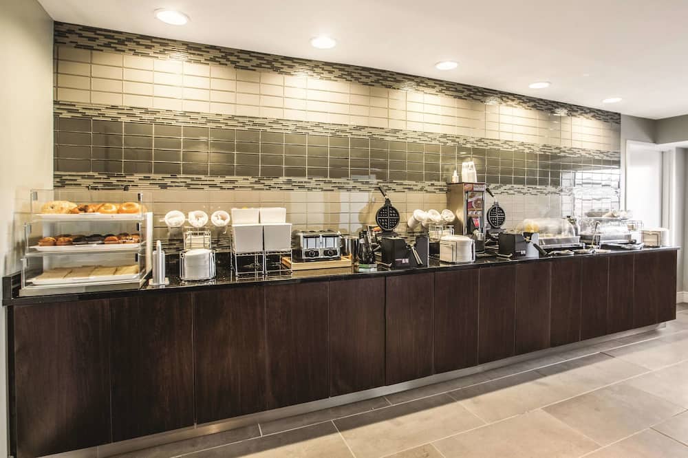 La Quinta Inn & Suites by Wyndham Atlanta Midtown - Buckhead