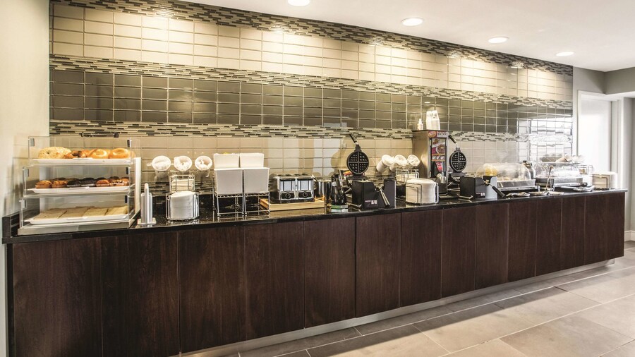 La Quinta Inn & Suites by Wyndham Atlanta Midtown - Buckhead