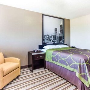 Premium bedding, pillowtop beds, desk, iron/ironing board - Super 8 by Wyndham Stockbridge (Stockbridge)