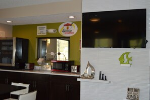 Free daily continental breakfast - Super 8 by Wyndham Stockbridge (Stockbridge)