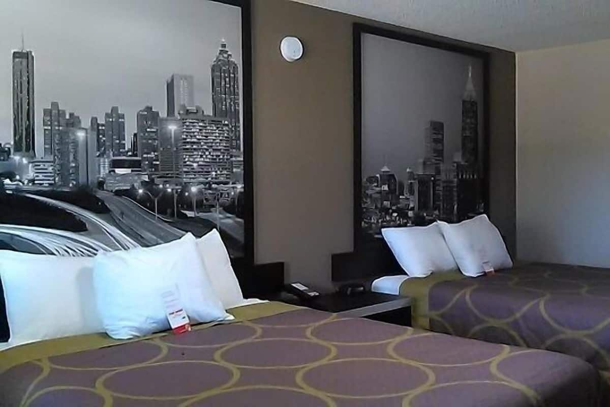 Ropa de cama de alta calidad, camas con pillow-top y escritorio