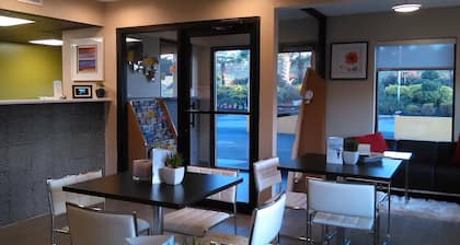 Super 8 by Wyndham Stockbridge