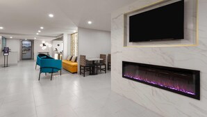 Lobby - La Quinta Inn & Suites by Wyndham Atlanta Roswell (Roswell)