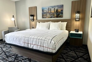 Habitación, 1 cama King size, para no fumadores | Ropa de cama de alta calidad y escritorio 