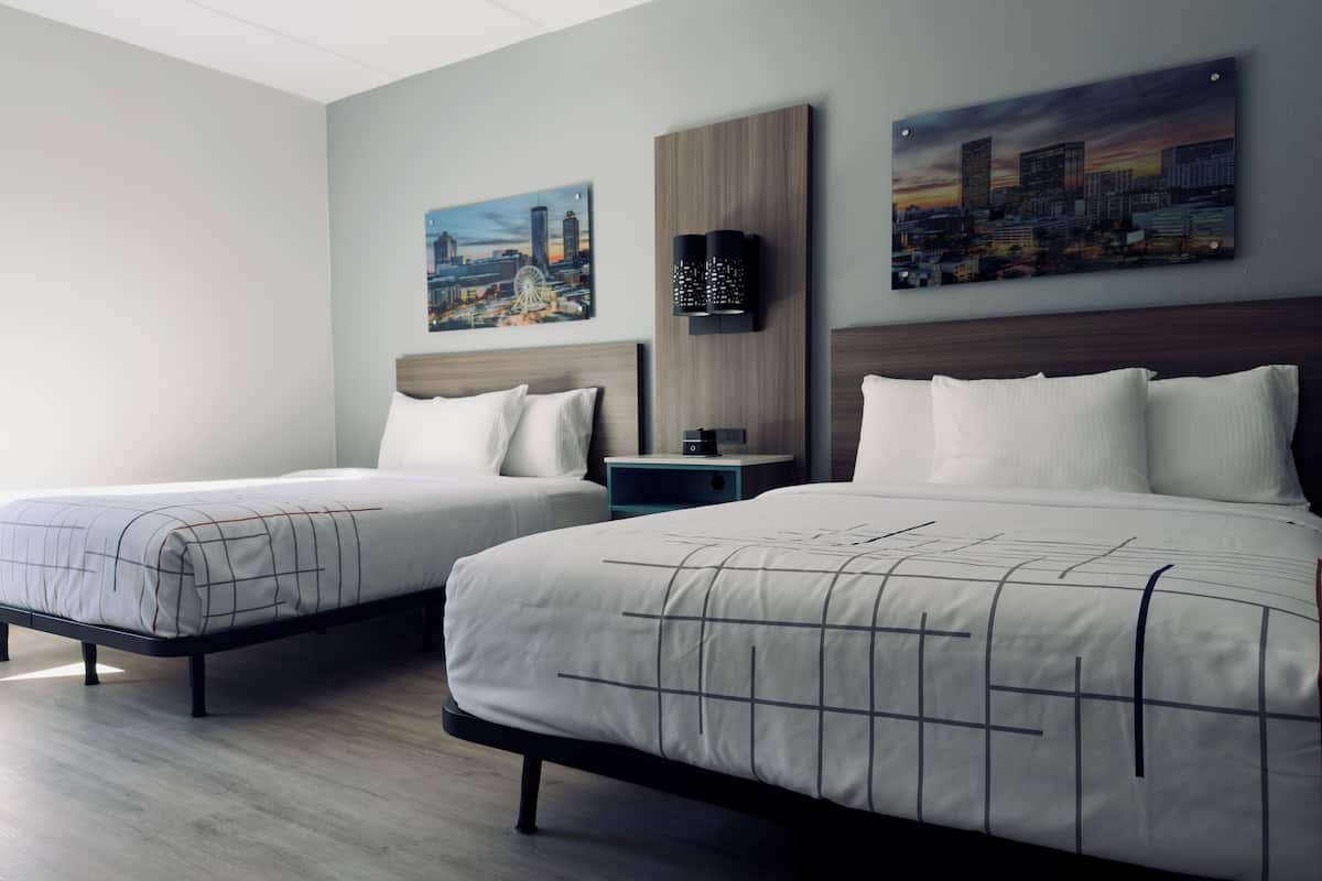 Room, 2 Queen Beds, Mobility Accessible, Non Smoking (Roll-In Shower)