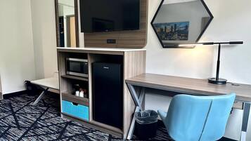 Zimmer, 1 King-Bett, Nichtraucher | Hochwertige Bettwaren, Schreibtisch, laptopgeeigneter Arbeitsplatz